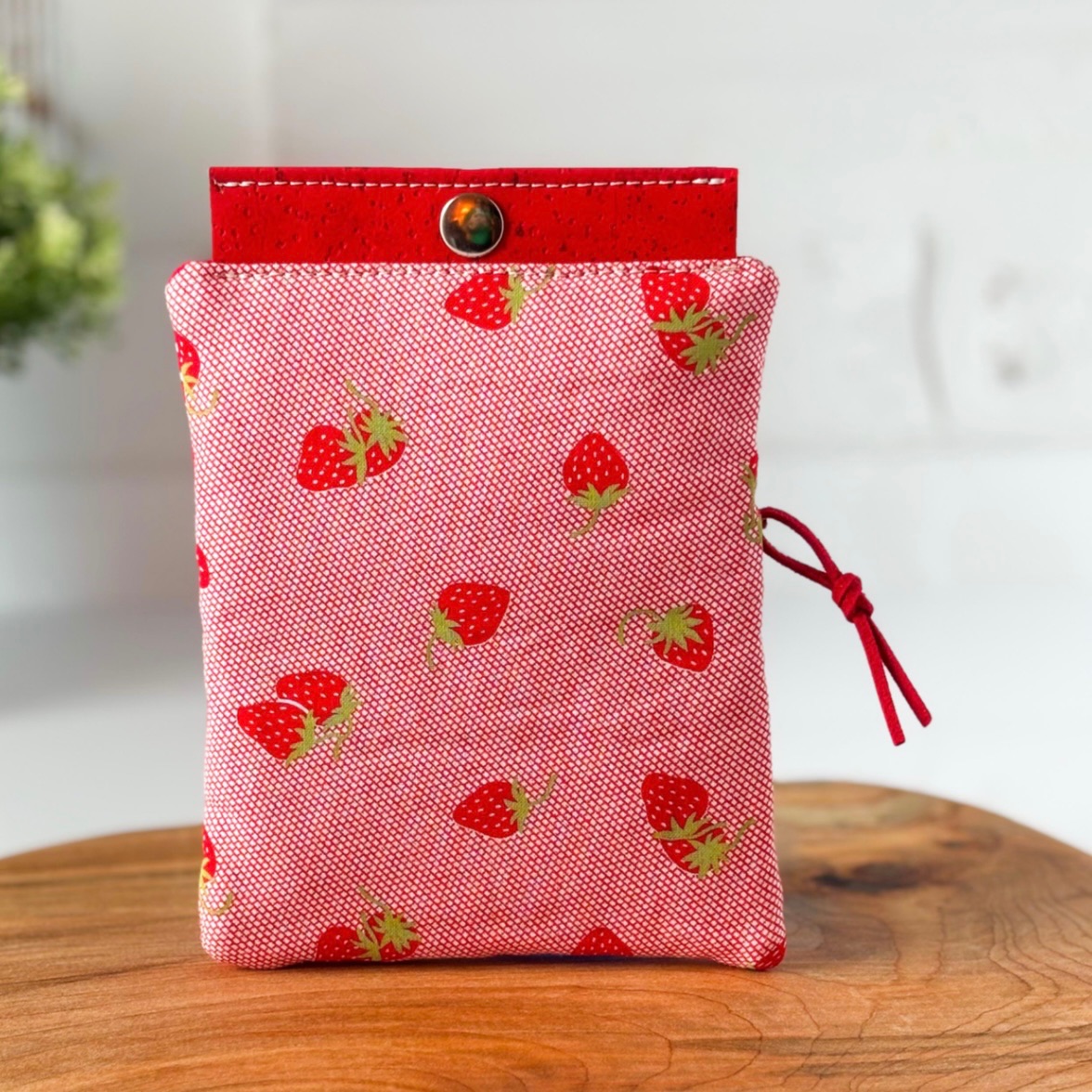 Small Women’s Fabric Wallet - Strawberry Print