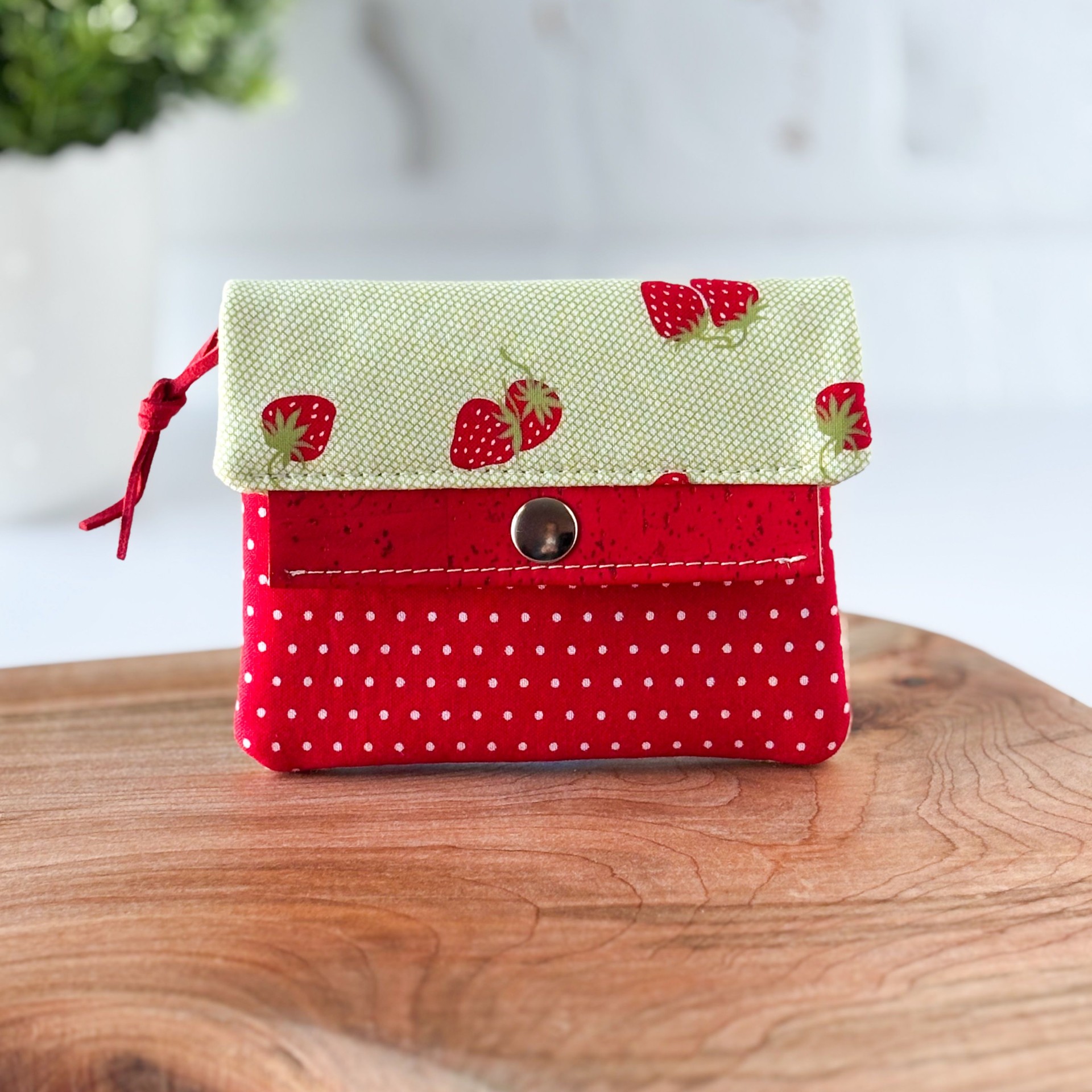 Women's Small Wallet / Strawberry Print