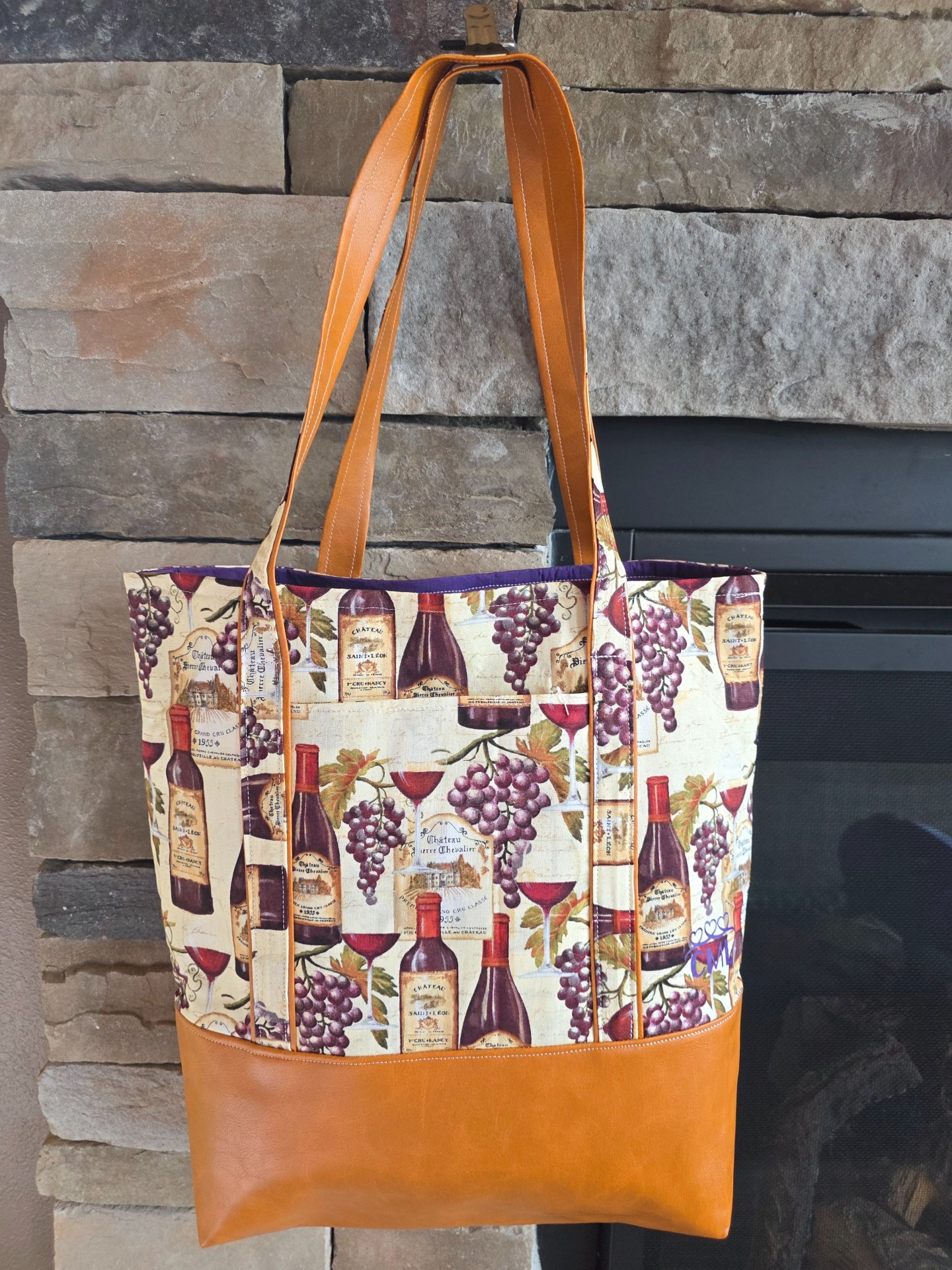 Tall tote wine