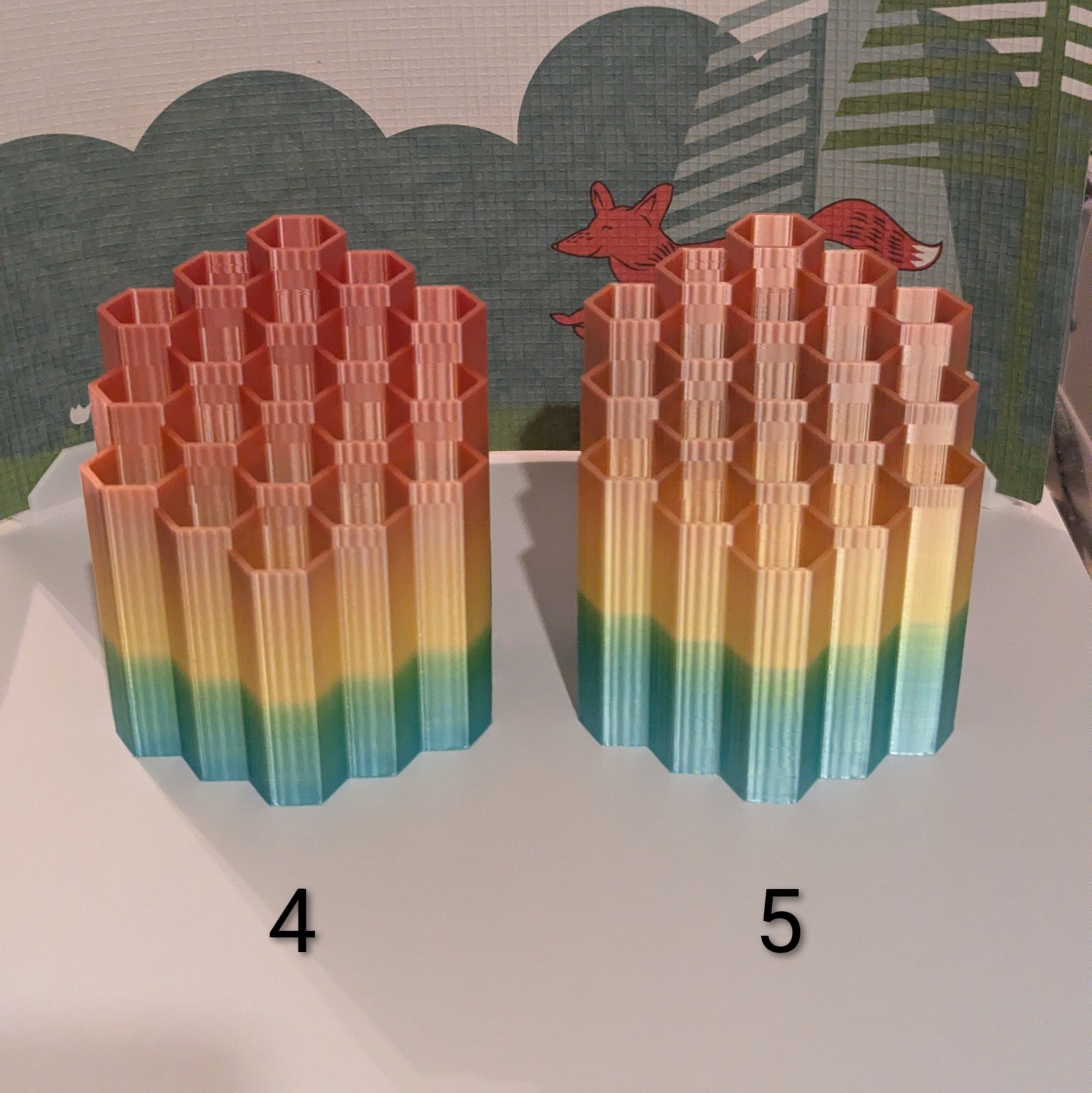 Honeycomb pen holder