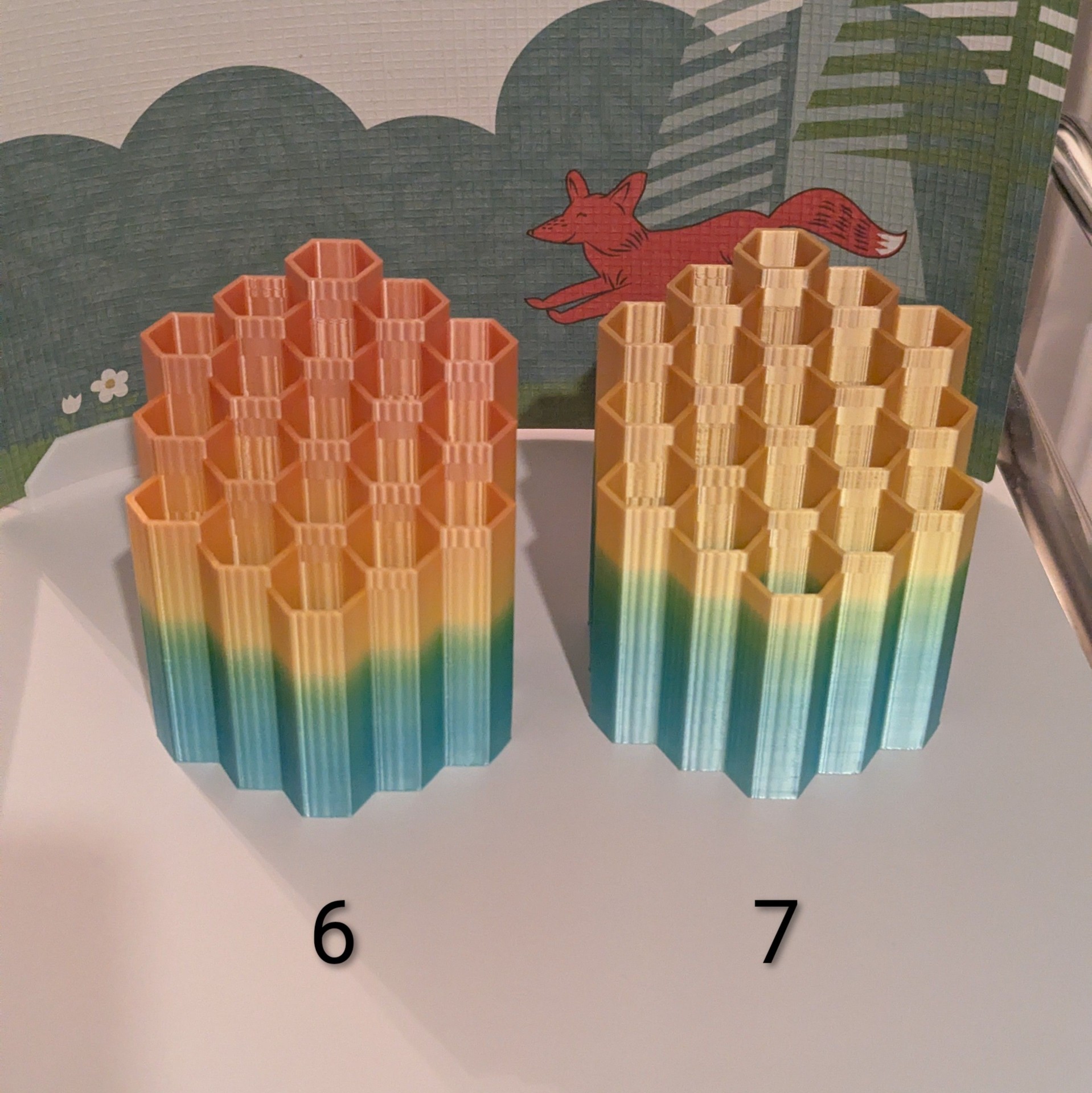 Honeycomb pen holder